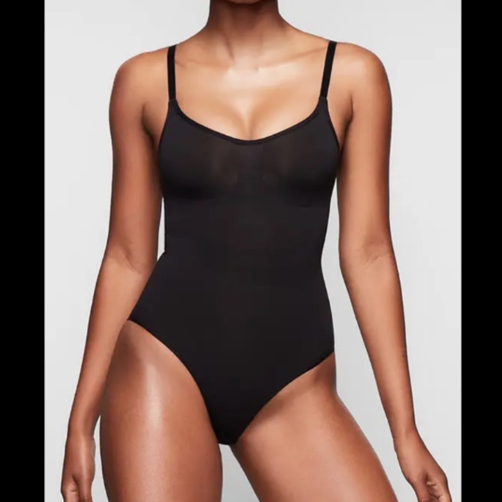 SKIMS SCULPTING BODYSUIT W. SNAPS
